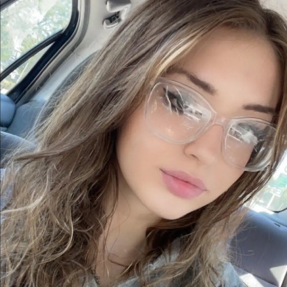 Meet your Posher, Ava - Picture 3 of 4